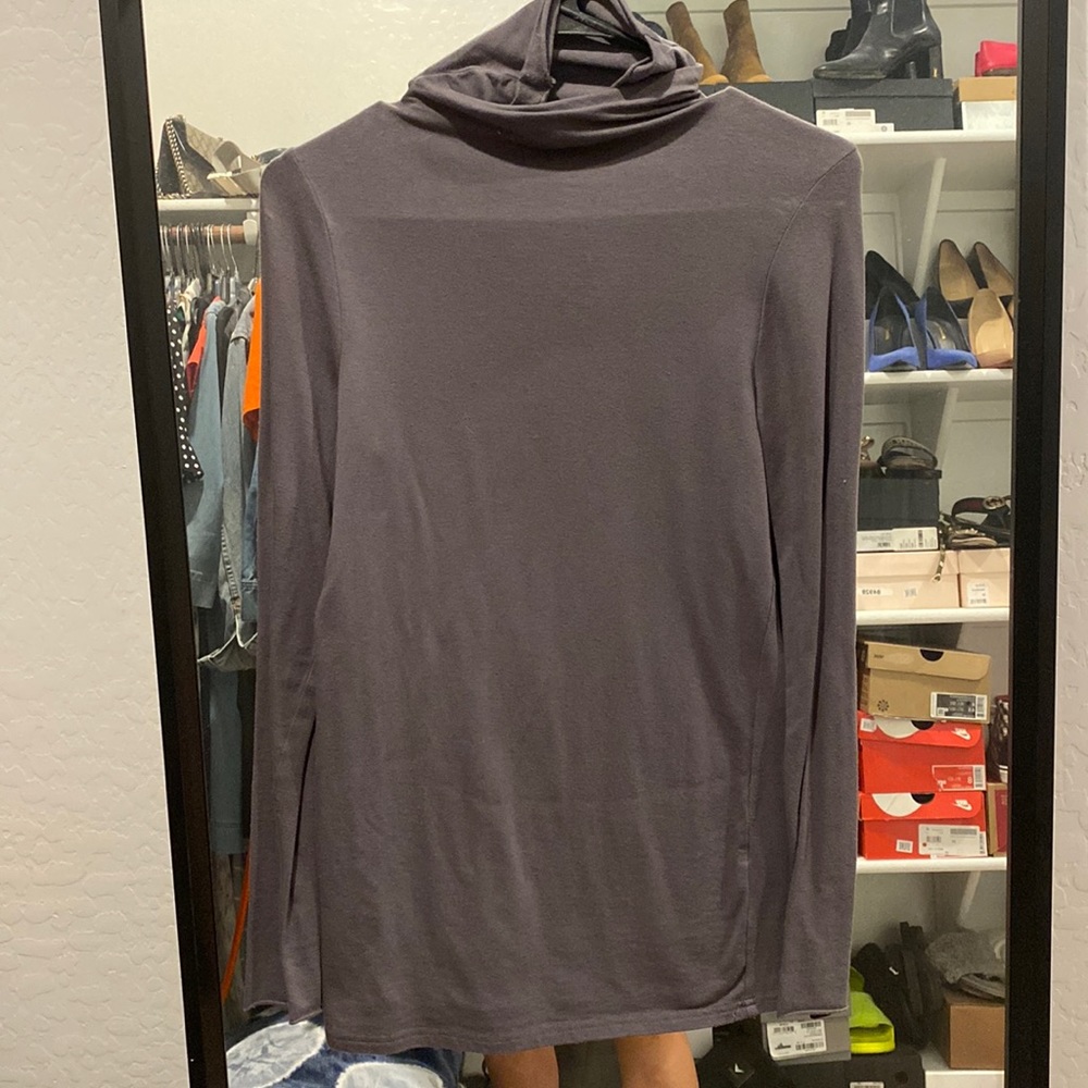 Hinge turtleneck